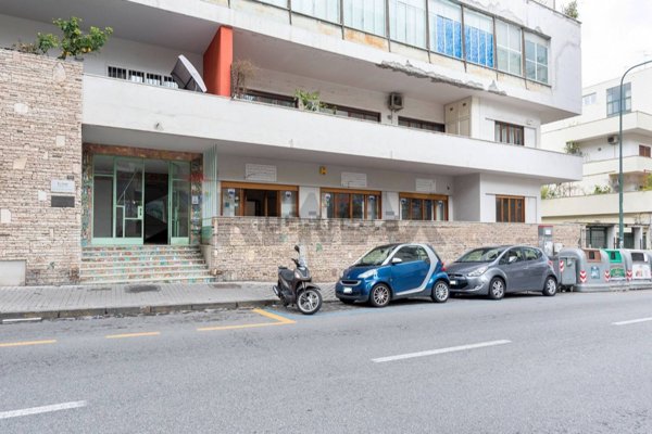 appartamento in vendita a Napoli in zona Chiaia