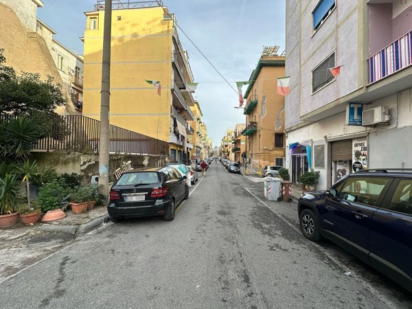 appartamento in vendita a Napoli in zona Bagnoli