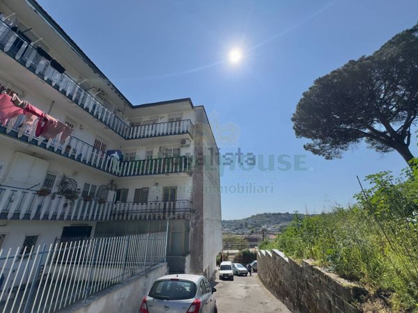 appartamento in vendita a Napoli in zona Bagnoli