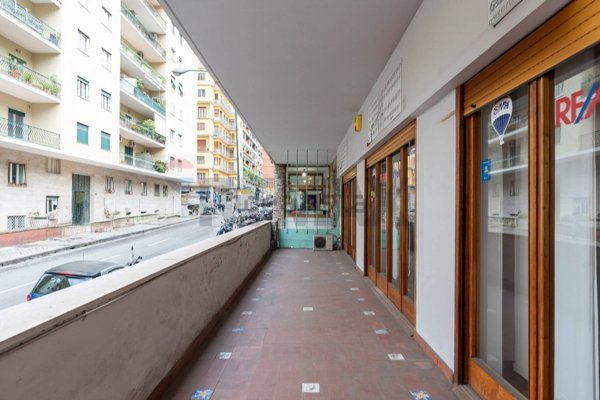 appartamento in vendita a Napoli in zona Chiaia