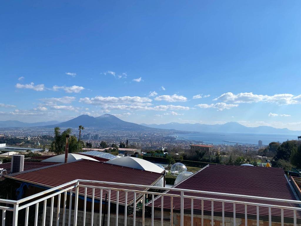 casa indipendente in vendita a Napoli in zona Camaldoli