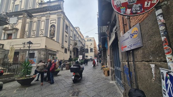 appartamento in vendita a Napoli in zona San Lorenzo