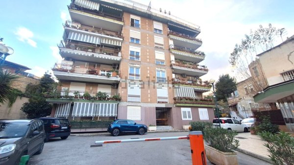 appartamento in vendita a Napoli in zona San Carlo all'Arena