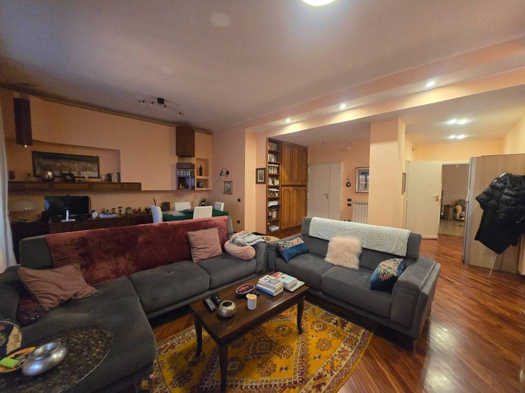 appartamento in vendita a Napoli in zona Arenella