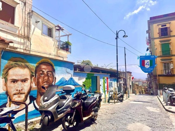 appartamento in vendita a Napoli in zona Stella