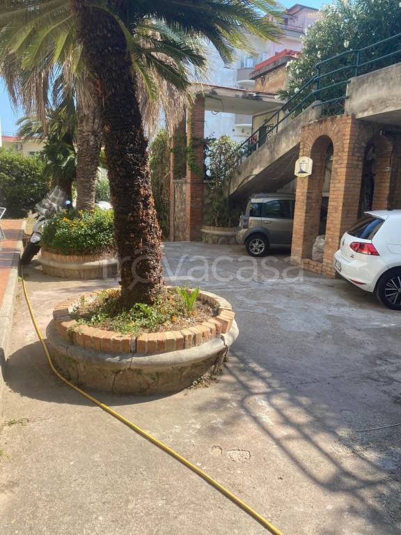 appartamento in vendita a Napoli in zona Vomero