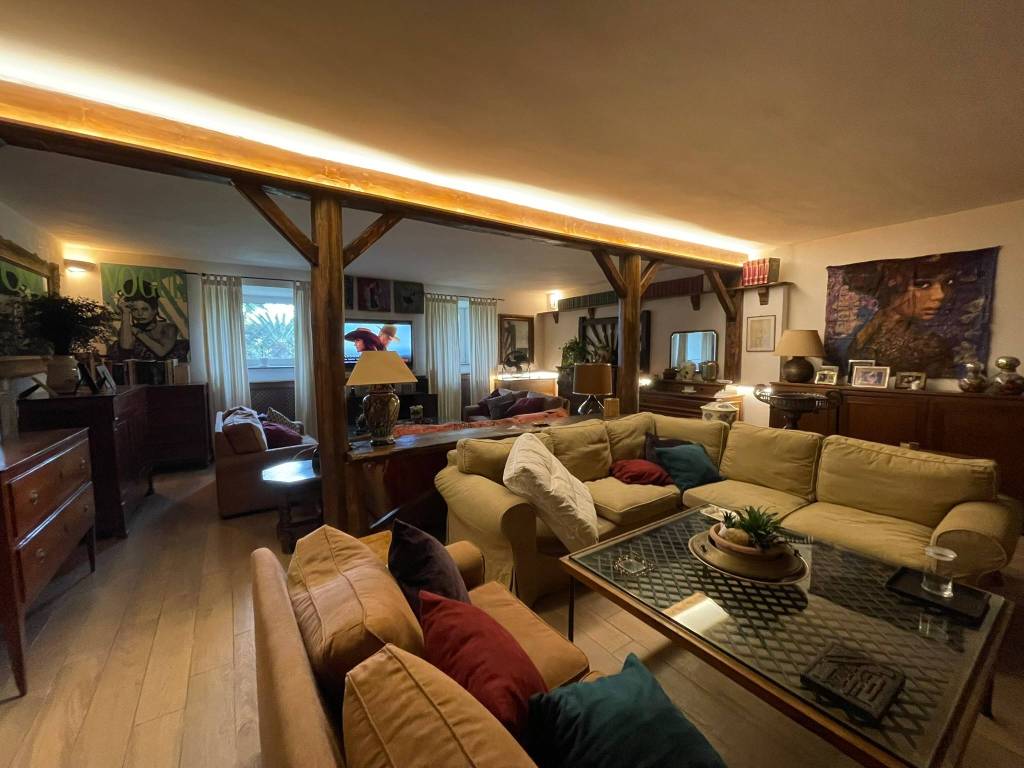 appartamento in vendita a Napoli in zona Arenella