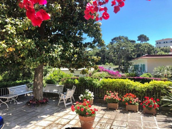 appartamento in vendita a Napoli in zona Posillipo