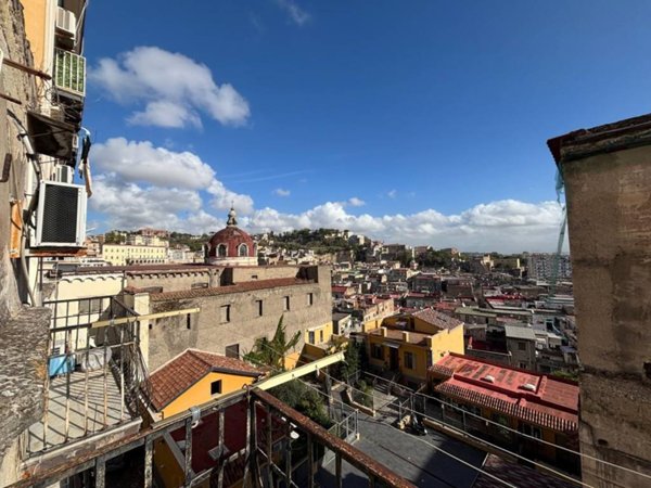 appartamento in vendita a Napoli in zona Stella
