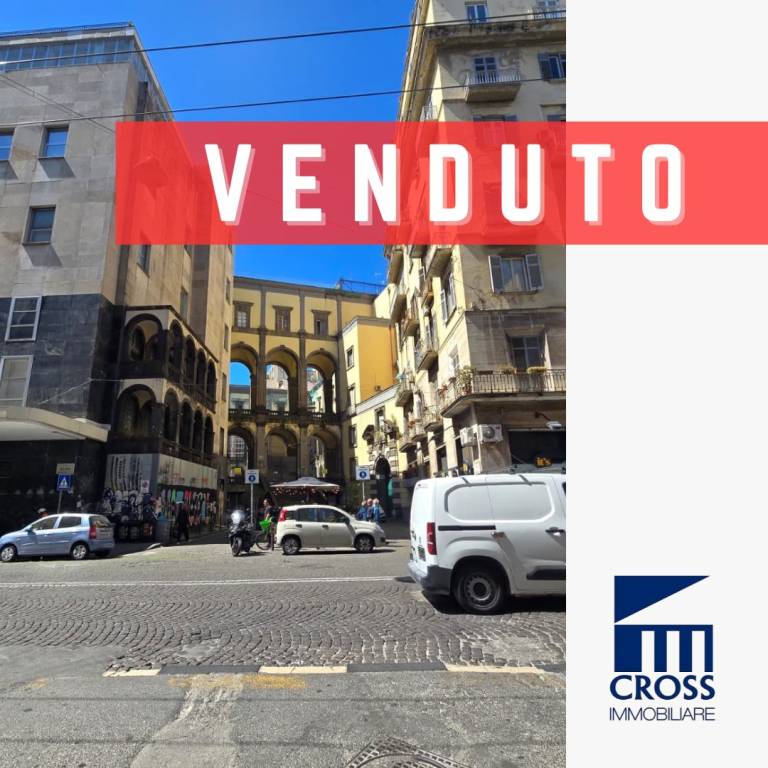 locale commerciale in vendita a Napoli