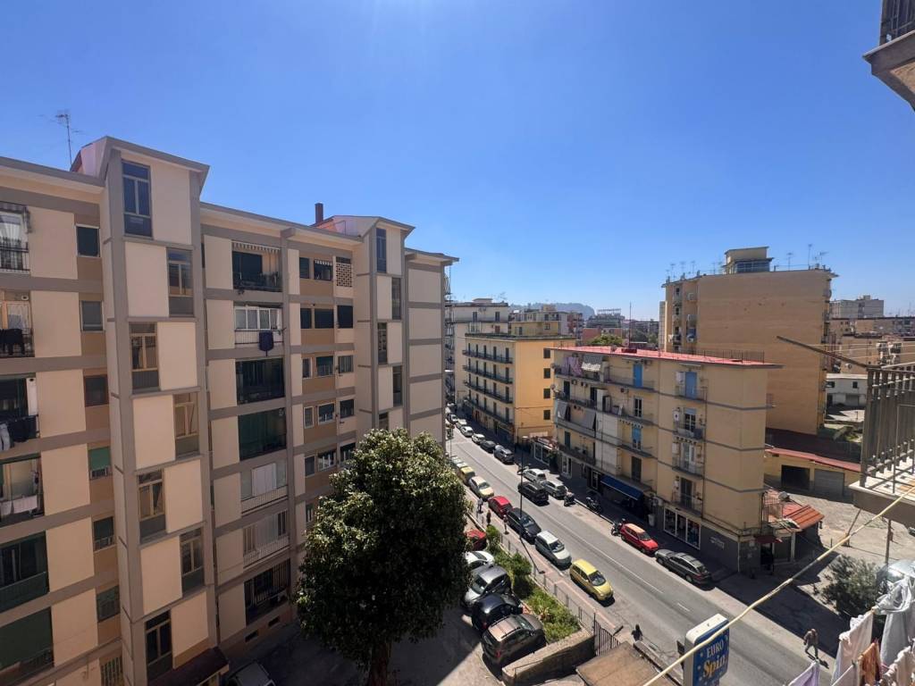 appartamento in vendita a Napoli in zona Fuorigrotta