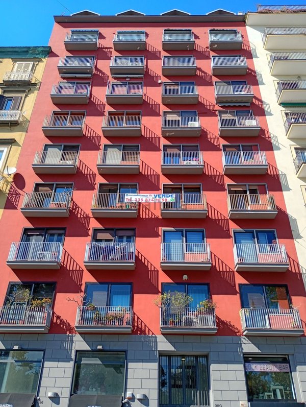 appartamento in vendita a Napoli in zona Chiaia