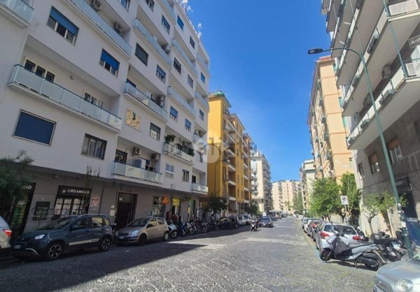 negozio in vendita a Napoli in zona Vomero