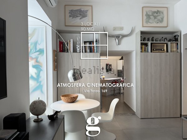 appartamento in vendita a Napoli in zona Chiaia