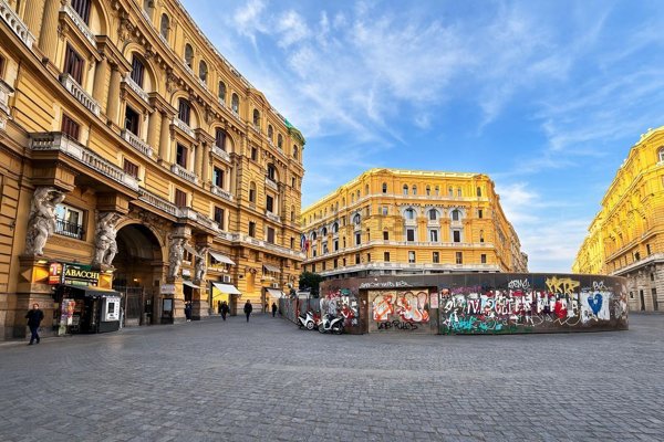 appartamento in vendita a Napoli in zona Pendino / San Giuseppe