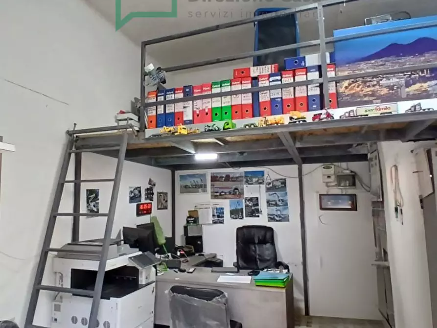 negozio in vendita a Napoli in zona Capodichino