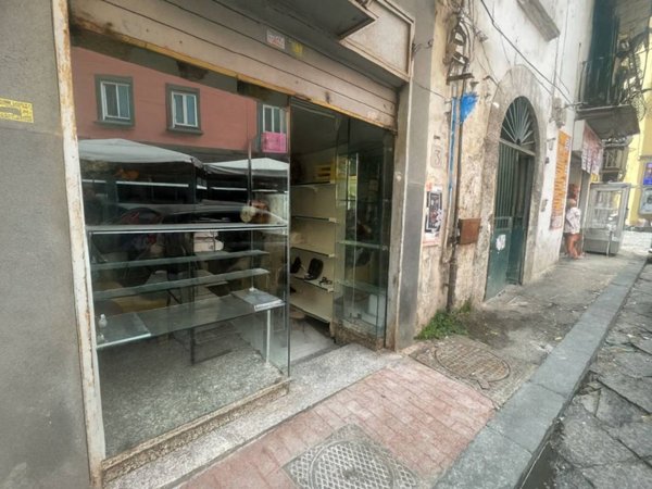 negozio in vendita a Napoli in zona Vomero