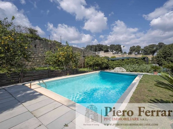 casa indipendente in vendita a Napoli in zona Posillipo