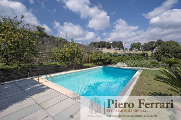 casa indipendente in vendita a Napoli in zona Posillipo