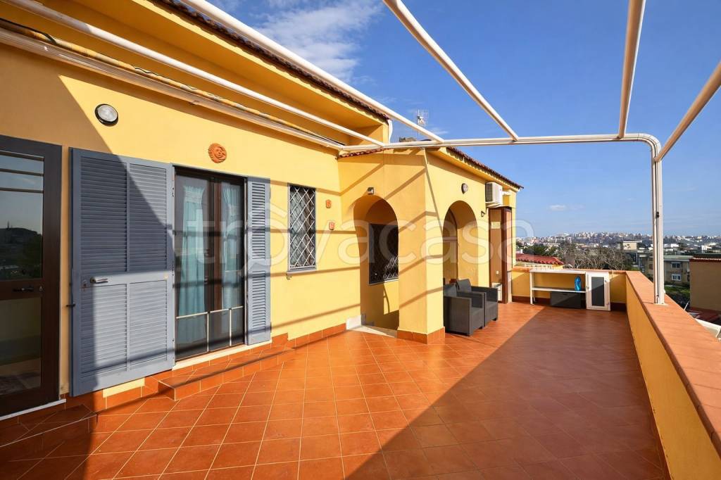 casa indipendente in vendita a Napoli in zona Soccavo