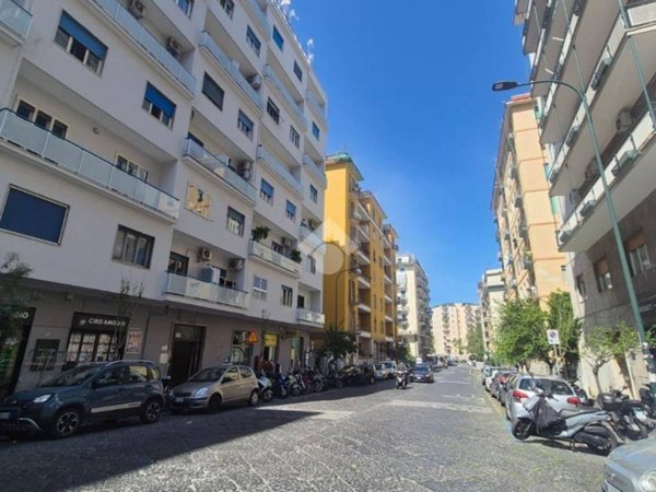 negozio in vendita a Napoli in zona Vomero
