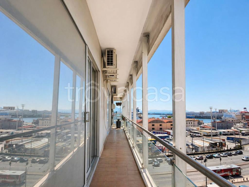 appartamento in vendita a Napoli in zona Porto