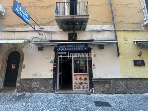 negozio in vendita a Napoli in zona Chiaia