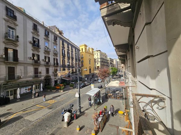 appartamento in vendita a Napoli in zona Chiaia