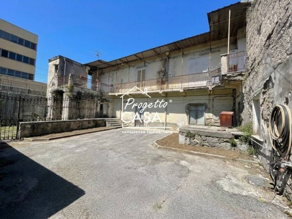 casa indipendente in vendita a Napoli in zona Barra