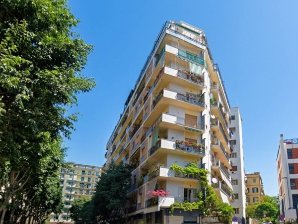 negozio in vendita a Napoli in zona Arenella