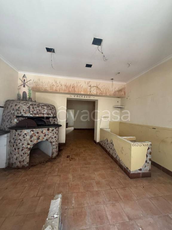 negozio in vendita a Napoli in zona Soccavo