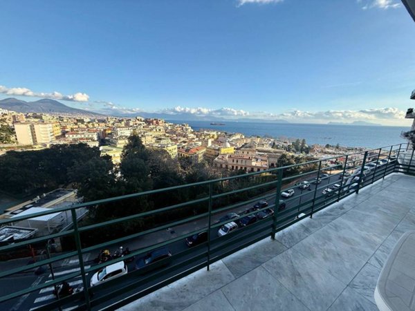 appartamento in vendita a Napoli in zona Chiaia