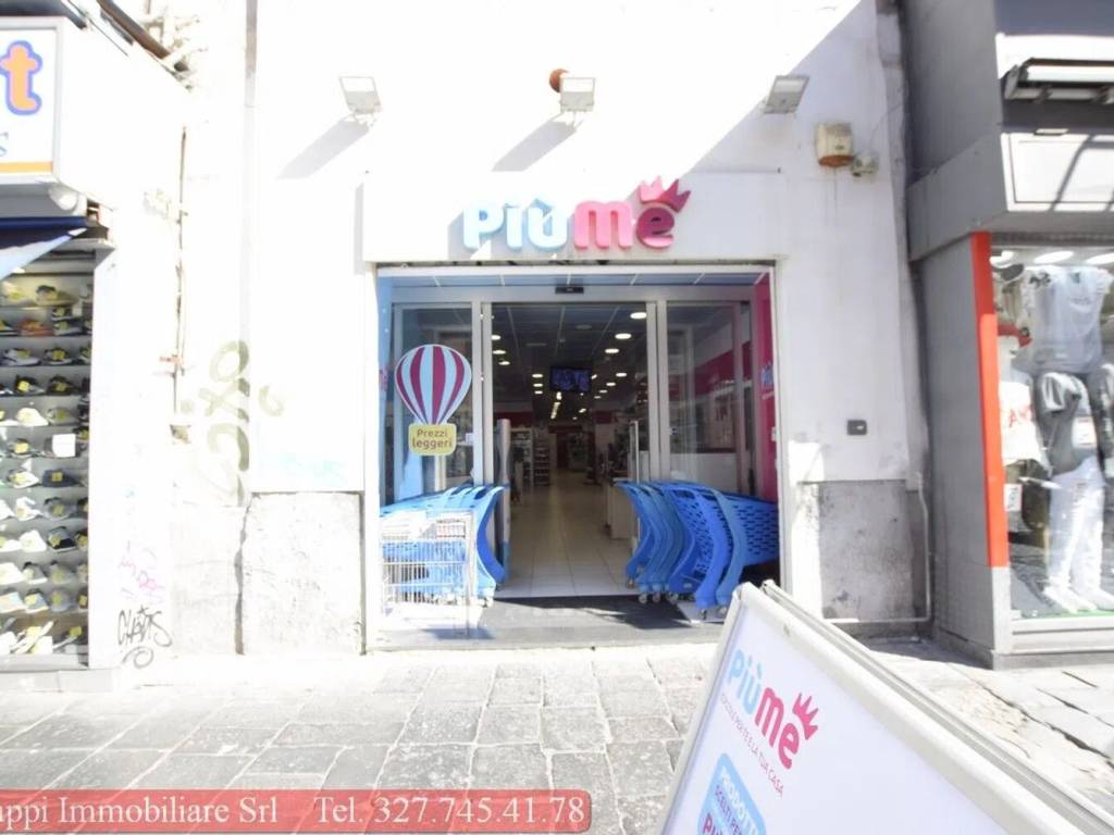 negozio in vendita a Napoli in zona Pendino / San Giuseppe