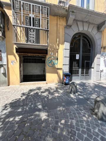 locale commerciale in vendita a Napoli in zona Stella