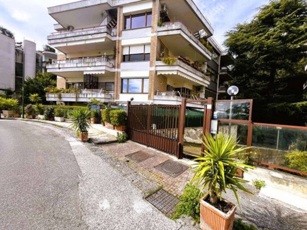 appartamento in vendita a Napoli in zona Posillipo