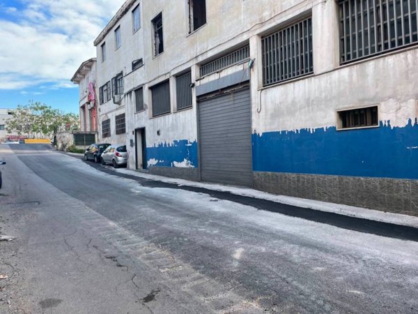 negozio in vendita a Napoli in zona Barra
