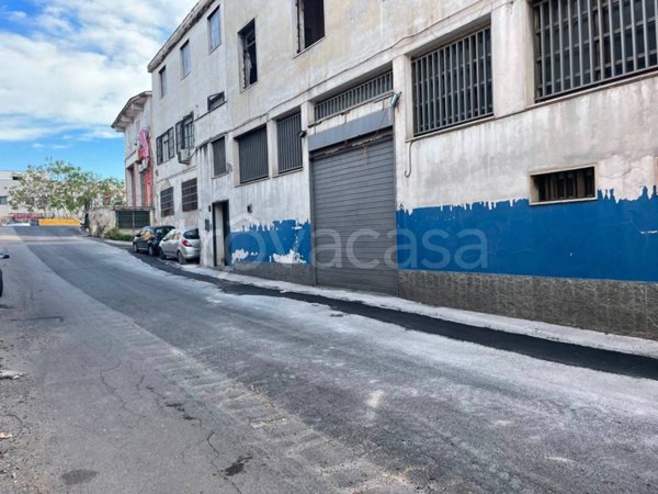 negozio in vendita a Napoli in zona Barra