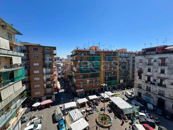 appartamento in vendita a Napoli in zona San Carlo all'Arena