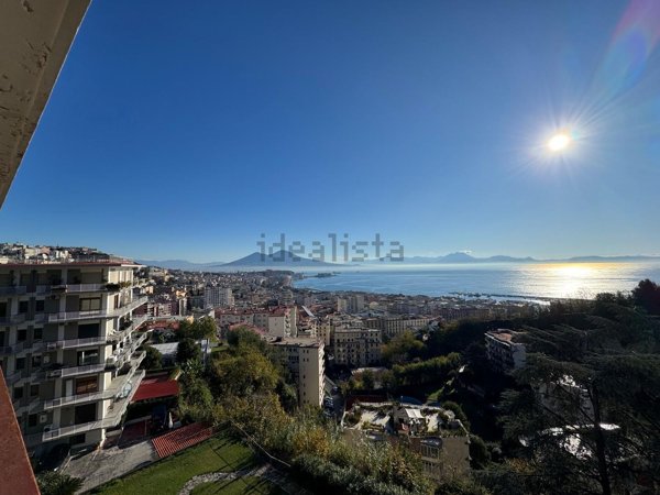 appartamento in vendita a Napoli in zona Chiaia