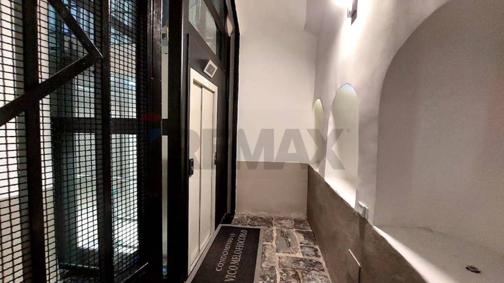 appartamento in vendita a Napoli in zona Mercato