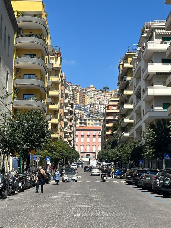 appartamento in vendita a Napoli in zona Chiaia