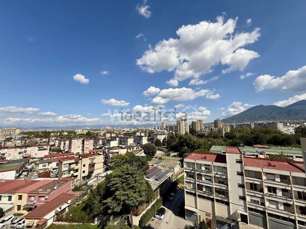 appartamento in vendita a Napoli in zona Barra