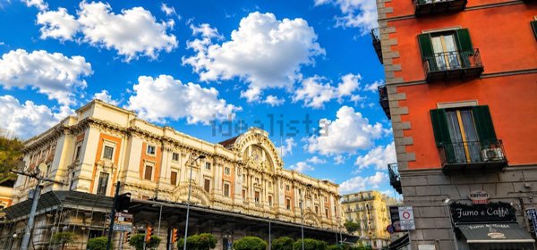 appartamento in vendita a Napoli in zona Chiaia