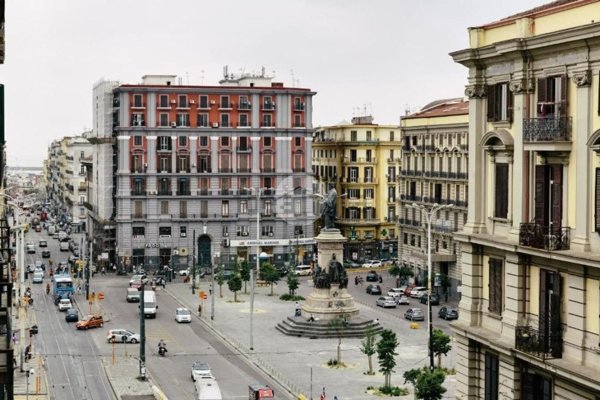 appartamento in vendita a Napoli in zona Vicaria