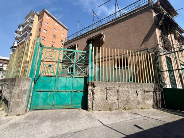 appartamento in vendita a Napoli in zona Poggioreale
