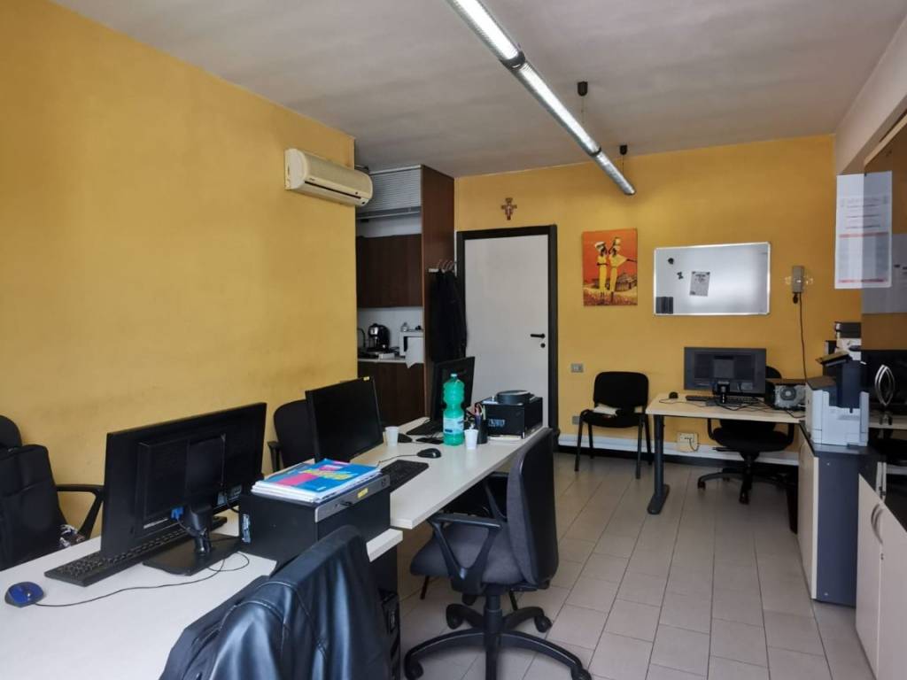 ufficio in vendita a Napoli in zona Poggioreale