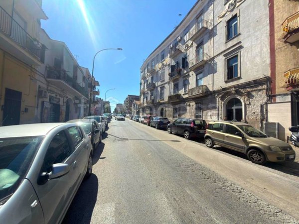 negozio in vendita a Napoli in zona Piscinola