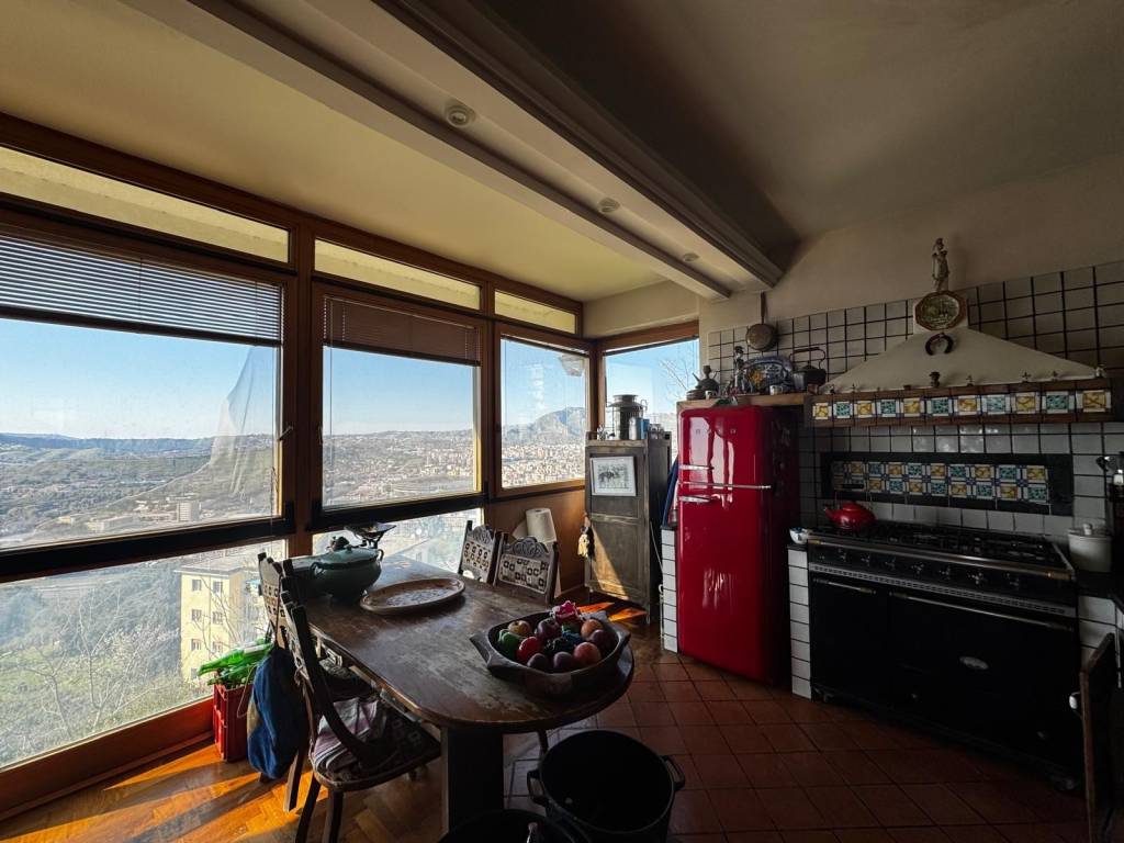 appartamento in vendita a Napoli in zona Posillipo