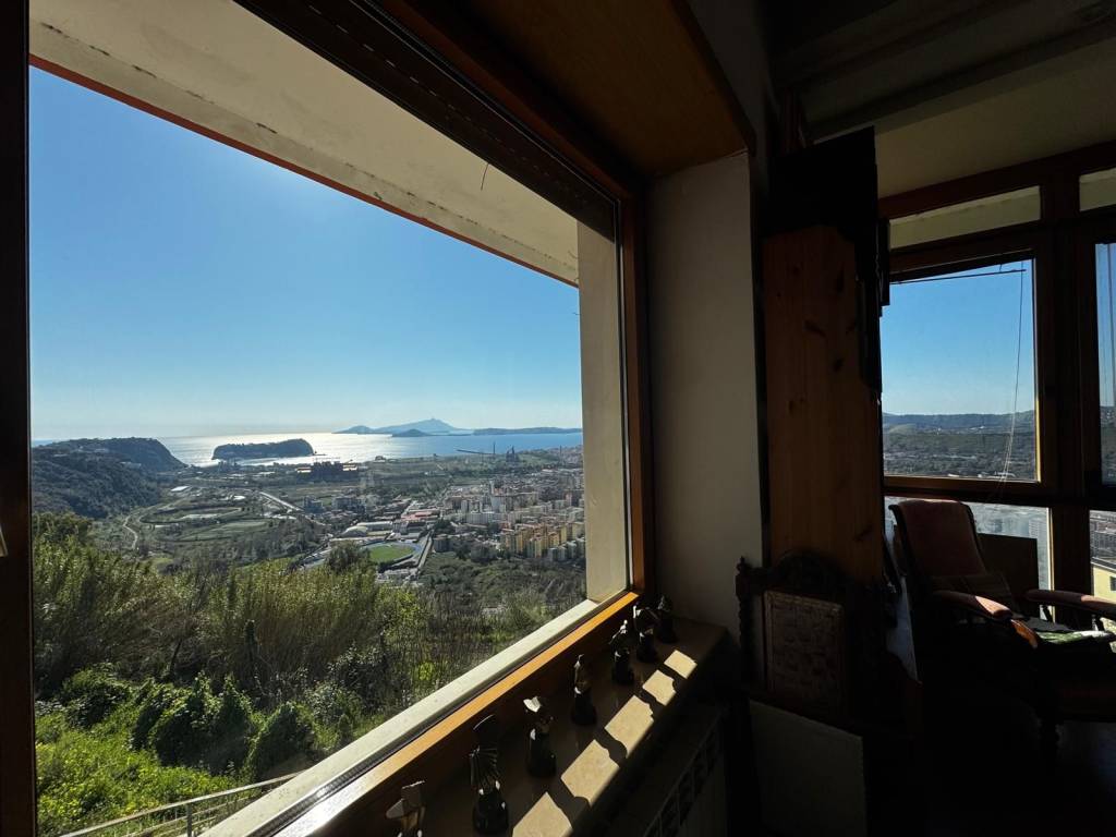 appartamento in vendita a Napoli in zona Posillipo