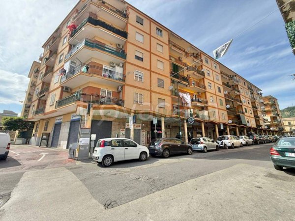 negozio in vendita a Napoli in zona Soccavo
